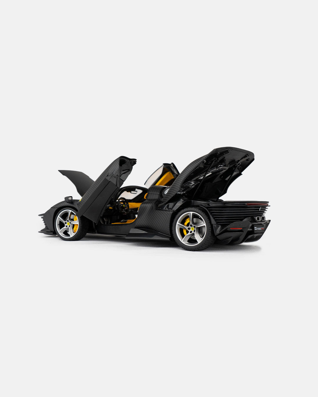 Bburago 1:18 Ferrari Daytona SP3 – Carbon Series – 50th