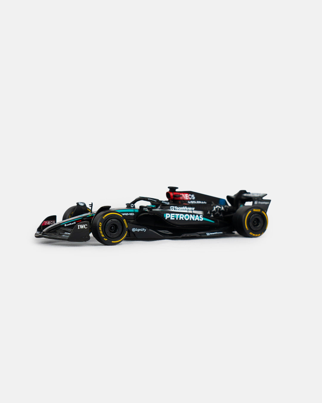 Bburago 1:43 AMG Petronas Mercedes-Benz Actros Gigaspace and F1W15