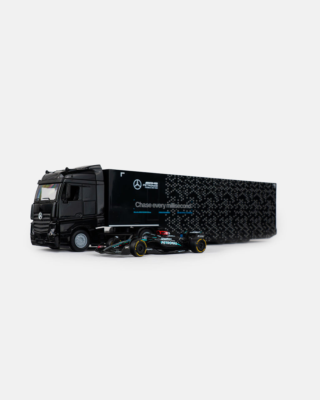 Bburago 1:43 AMG Petronas Mercedes-Benz Actros Gigaspace and F1W15 #63 George Russell – Racing Hauler