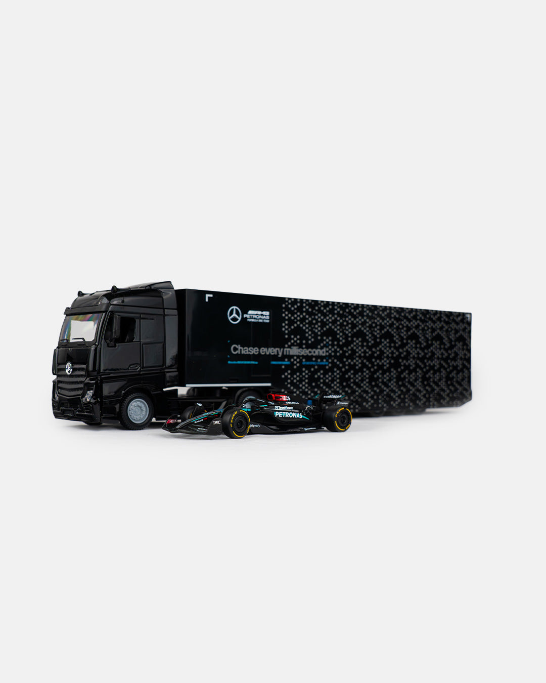 Bburago 1:43 AMG Petronas Mercedes-Benz Actros Gigaspace and F1W15 #63 George Russell – Racing Hauler