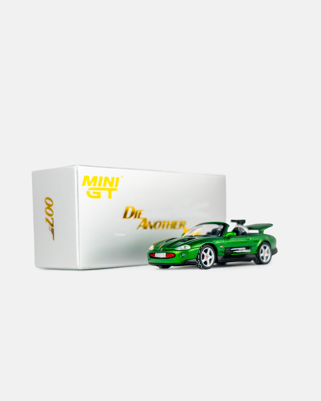 Petersen - Mini GT- Jaguar XKR 007 Die Another Day